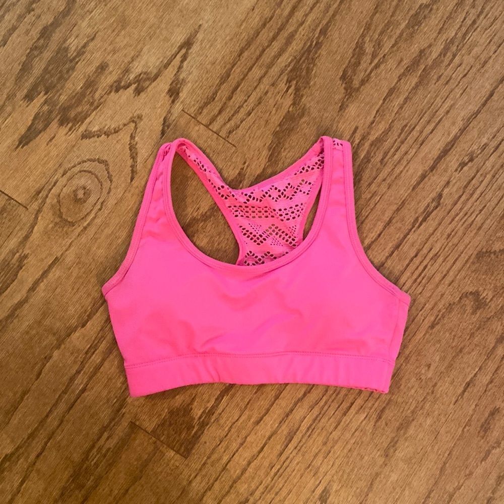 Zyia Paden, sports bra, hot pink